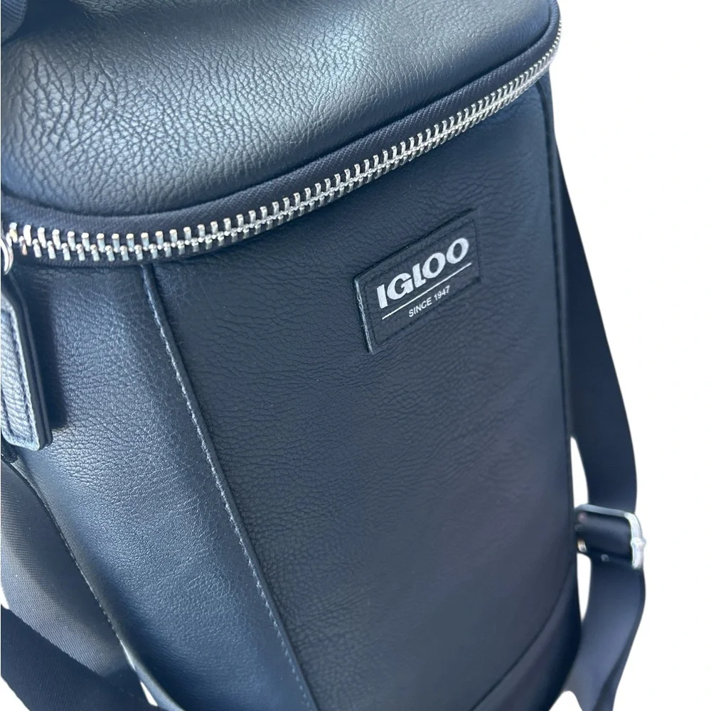 Igloo Cooler Bag with Adjustable Strap new
